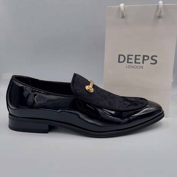 RETREAT MENS SLIP ON MOCCASIN LOAFERS WITH GOLD BUCKLE AND LEATHER LINING