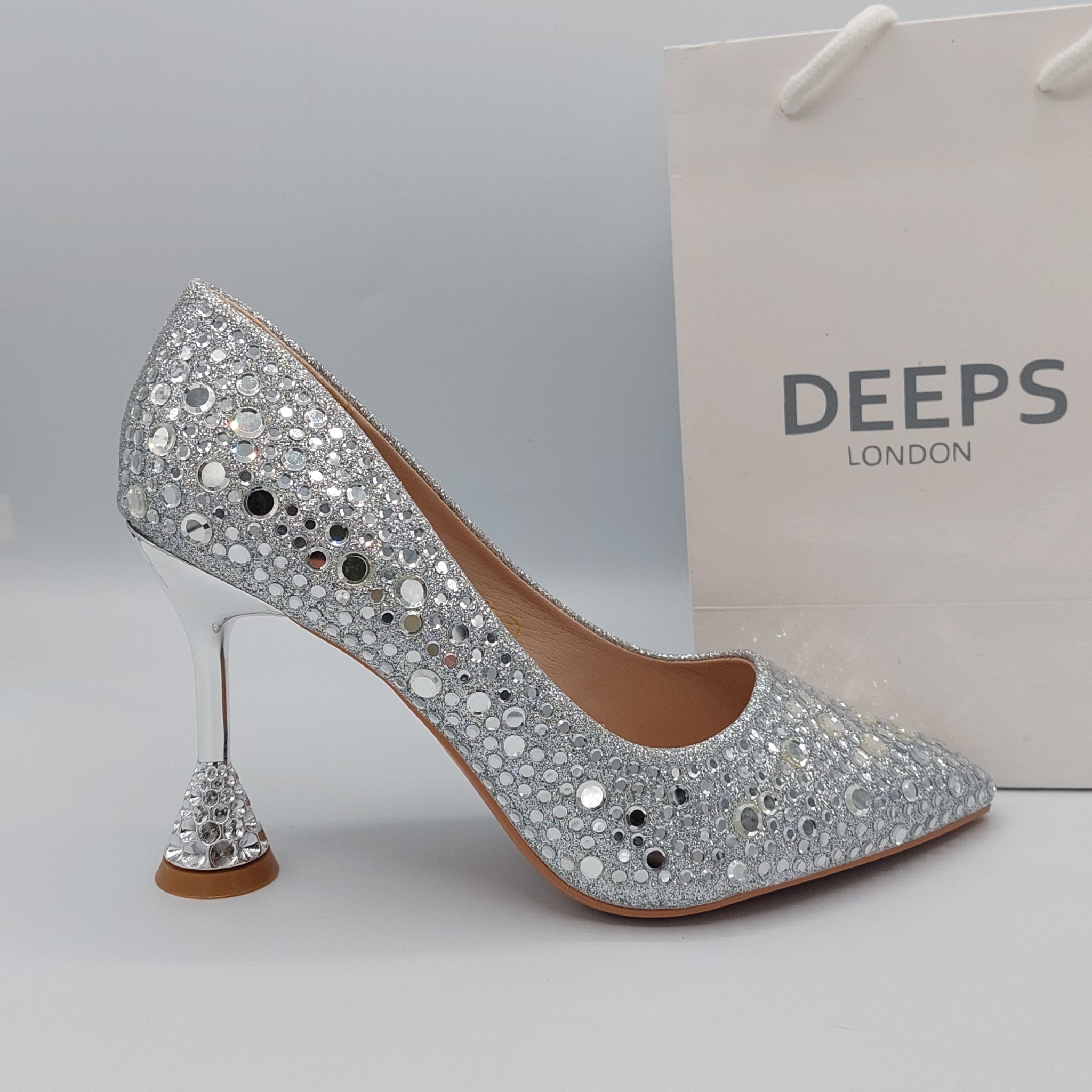 Gina London designer shoes ivory dress heels size 4 used