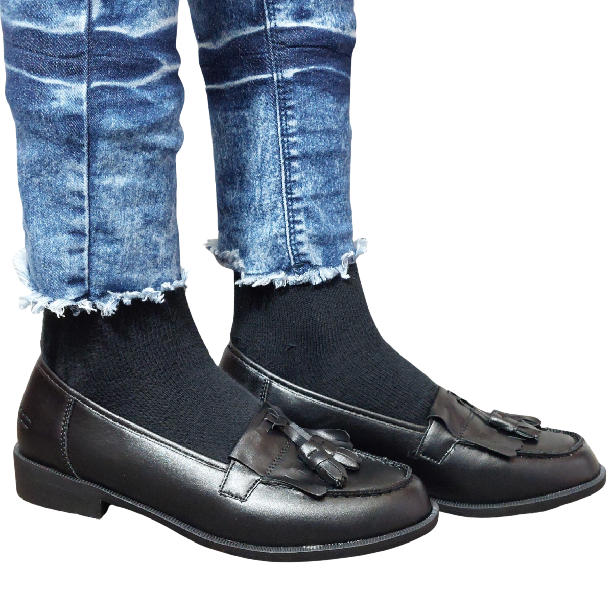Side profile of sleek black pu fringe tassel loafers for women, showcasing the tassel detail, ideal for London style